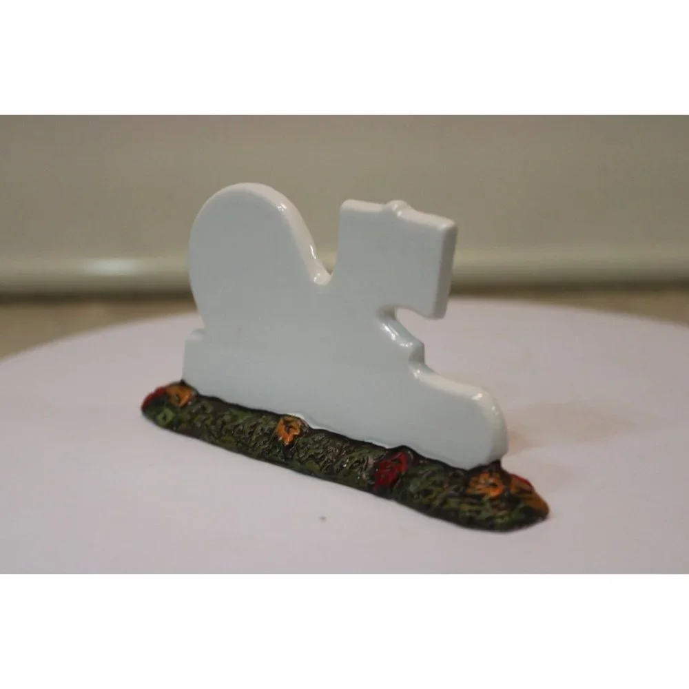 Dept 56 Halloween Village - Trick or Treat Lane with Peanuts - Picture 9 of 10